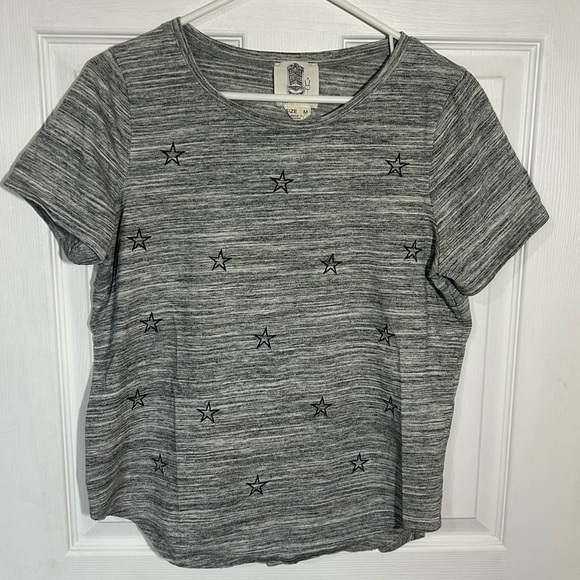 Lili’s Closet Anthropologie Embroidered Star Tee Shirt Gray Womens Size Medium - Picture 1 of 10